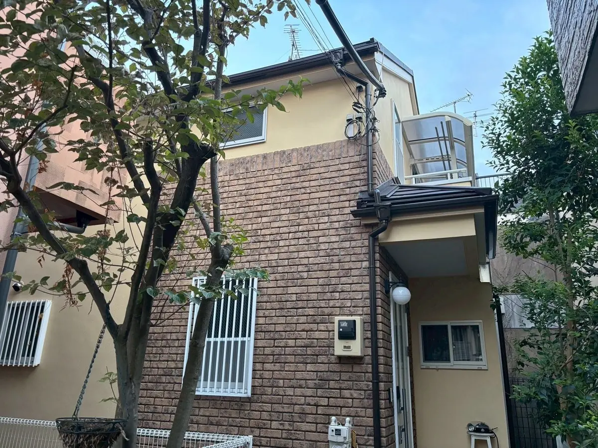 塗り替えを終えたレンガ調外壁