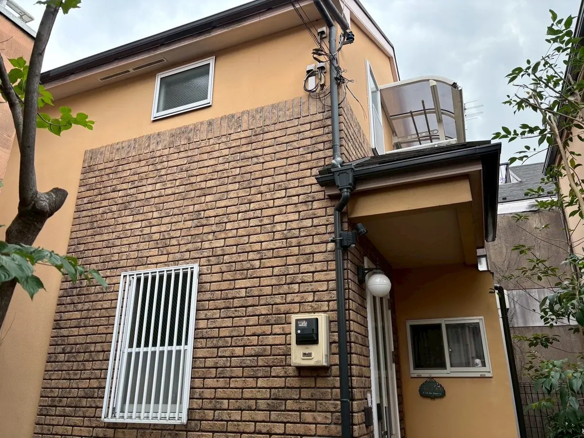 施工前のレンガ調外壁